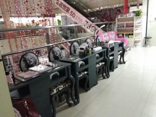 纖指圓夢想！保定東方技工學校創(chuàng)業(yè)者——李丹！  