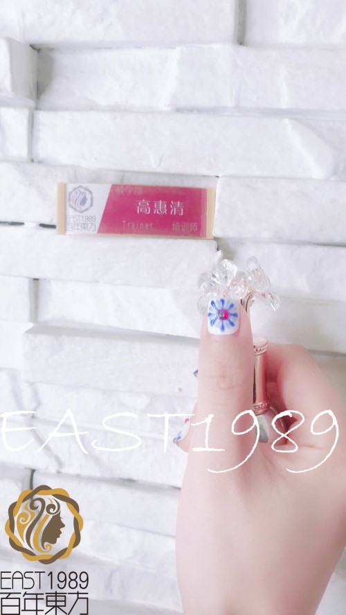  青花美甲怎么做？保定東方技工學(xué)校教你巧做美甲！