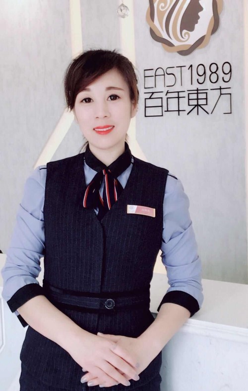  青花美甲怎么做？保定東方技工學(xué)校教你巧做美甲！