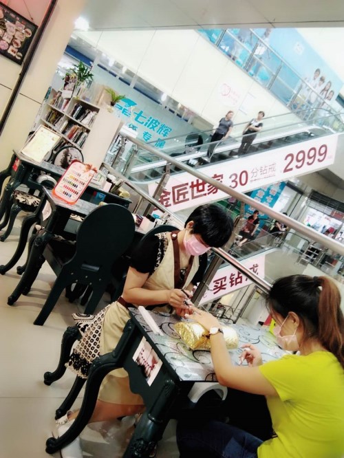 纖指圓夢想！保定東方技工學校創(chuàng)業(yè)者——李丹！  