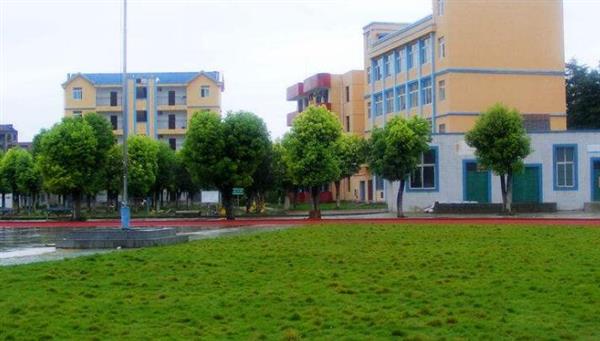 德州新星技工學(xué)校高中部招生都有哪些條件？