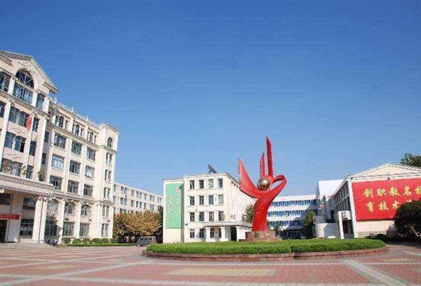 青島中魯中等專業(yè)學校校址在哪兒？如何報名？