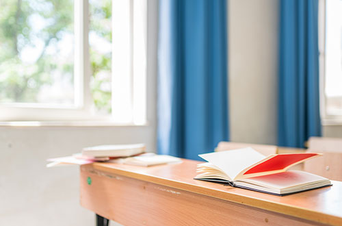 濰坊市技師學(xué)院是3+2五年制的嗎？學(xué)?？诒趺礃樱? /><strong><span style=