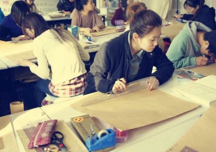 秦皇島服裝設(shè)計學(xué)校哪家好？