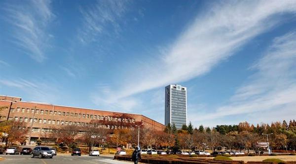 想創(chuàng)業(yè)當(dāng)老板嗎？快到泰安市陽光汽車專修學(xué)校吧！