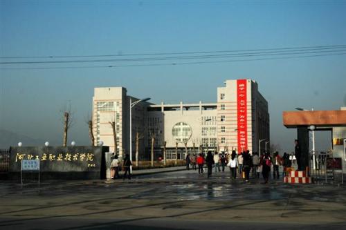 專業(yè)技術(shù)與薪資福利可以兼得，就在河北現(xiàn)代冶金工業(yè)學(xué)校！