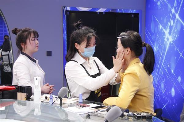 鄭州經(jīng)濟貿(mào)易學(xué)校有形象設(shè)計專業(yè)嗎？