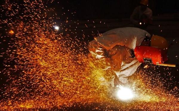 想學(xué)焊工嗎？來(lái)?xiàng)椙f市金橋職業(yè)培訓(xùn)學(xué)校吧！