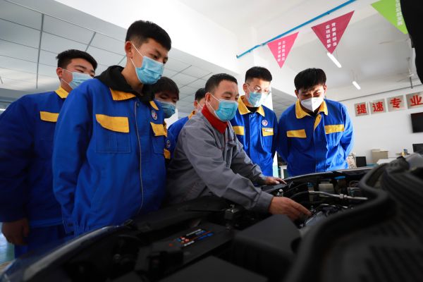 玉田職教中心汽車運用與維修專業(yè)實訓(xùn)課堂 玉田職教中心汽車運用與維修專業(yè)實訓(xùn)課堂