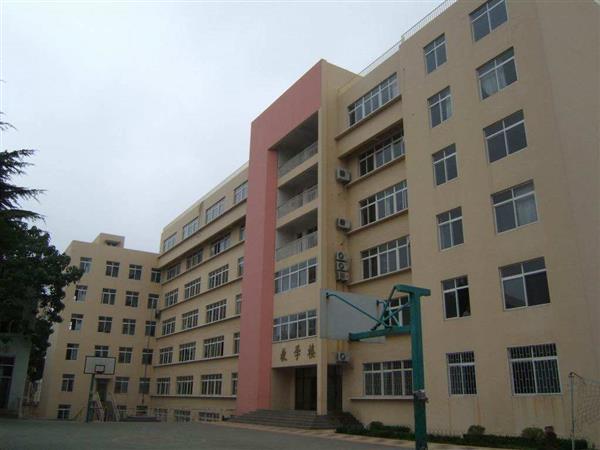青島市電子信息技術(shù)學(xué)校的學(xué)生都能享受到哪些待遇？