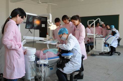 口腔醫(yī)學(xué)專業(yè)有哪些就業(yè)方向？